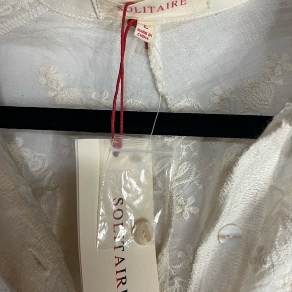 NWT - Solitaire Ivory Tonal Embroidered Button Down Top. Size Large - Picture 7 of 7